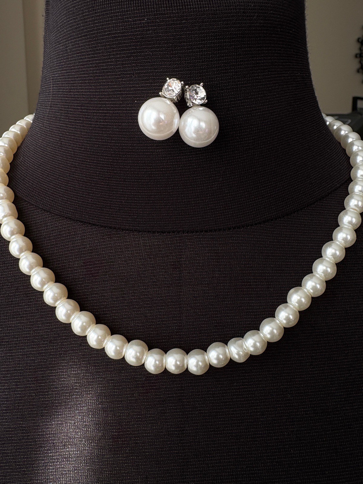 Set imitation pearls