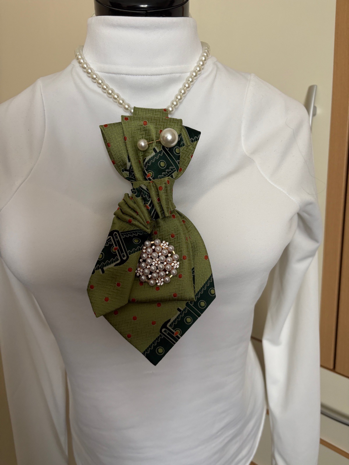 Khaki tie for women’s