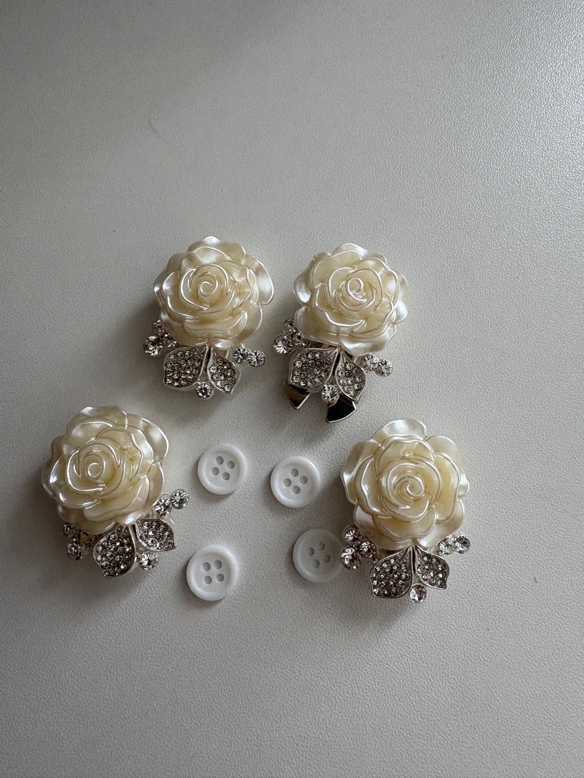 4 pcsElegant cover for buttons