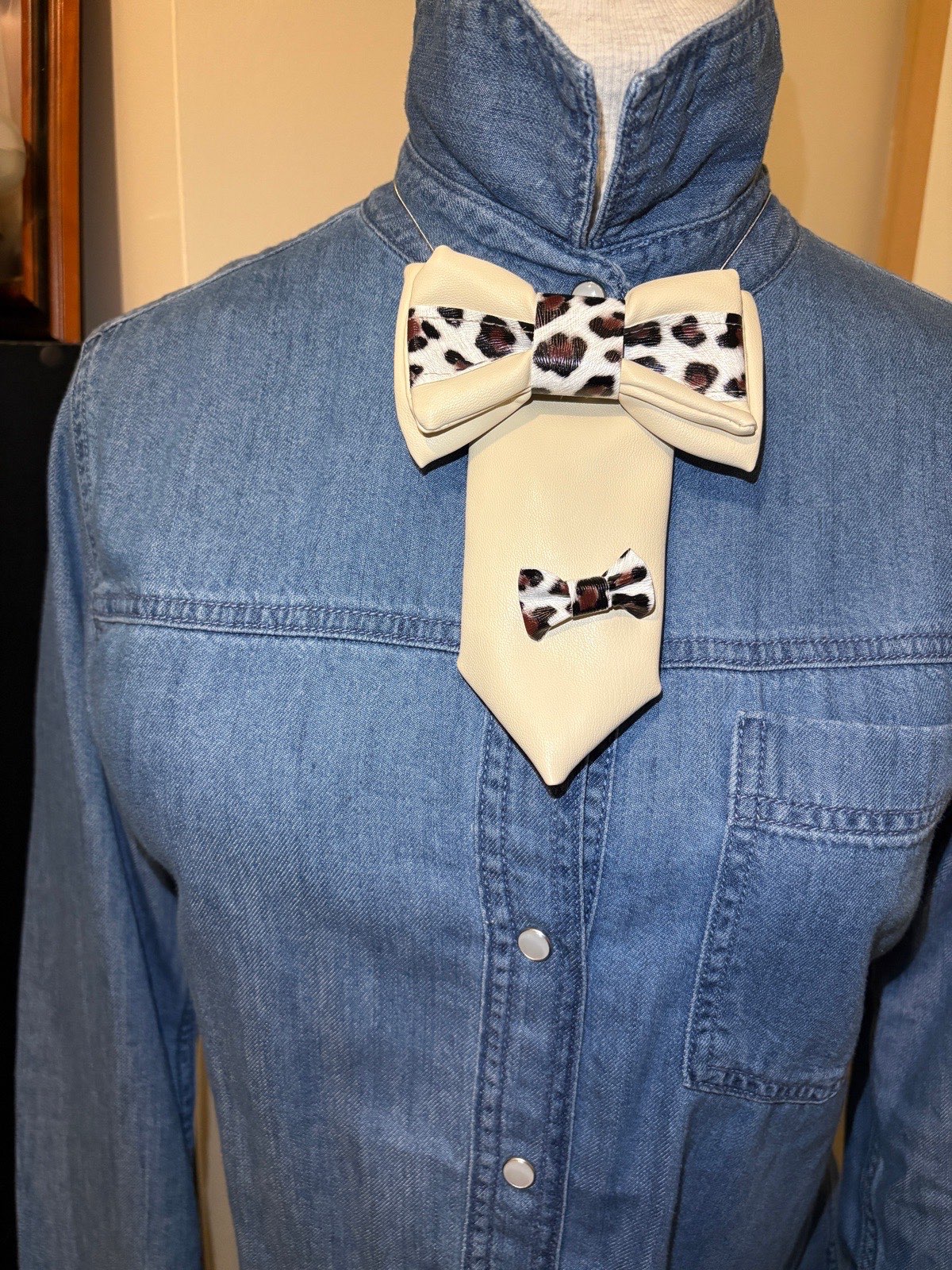 Unique tie