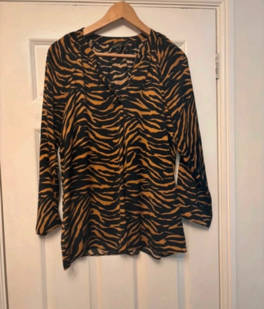 Black and gold striped top Roman sized 10