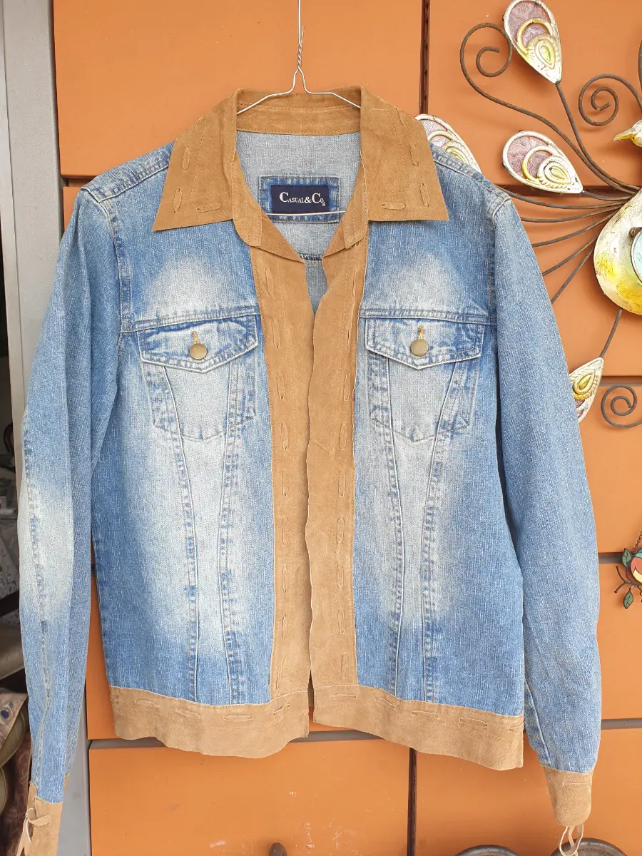Lovely demin jacket with real suede leather trim.