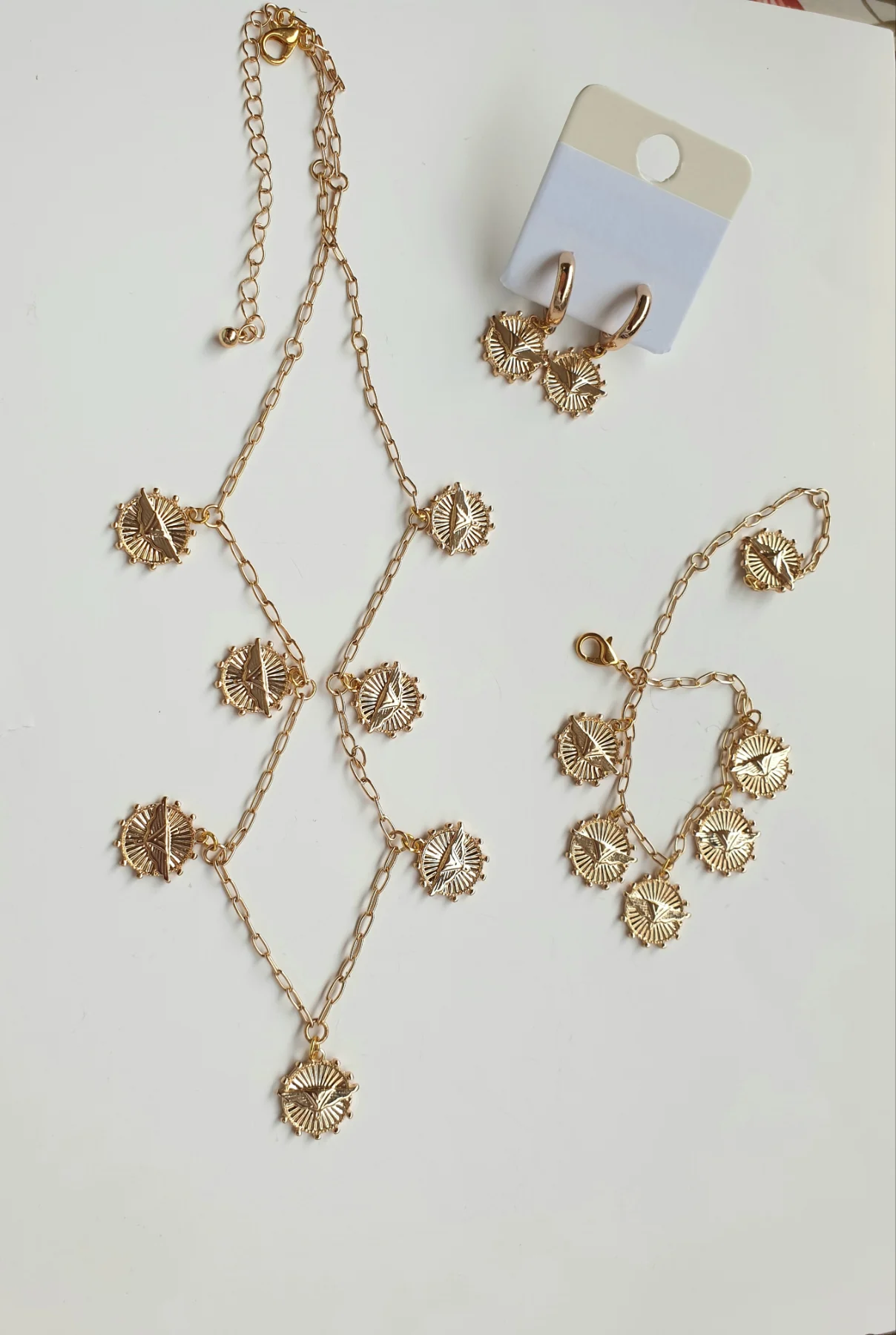 Beautiful gold-tone jewelry set with medalions