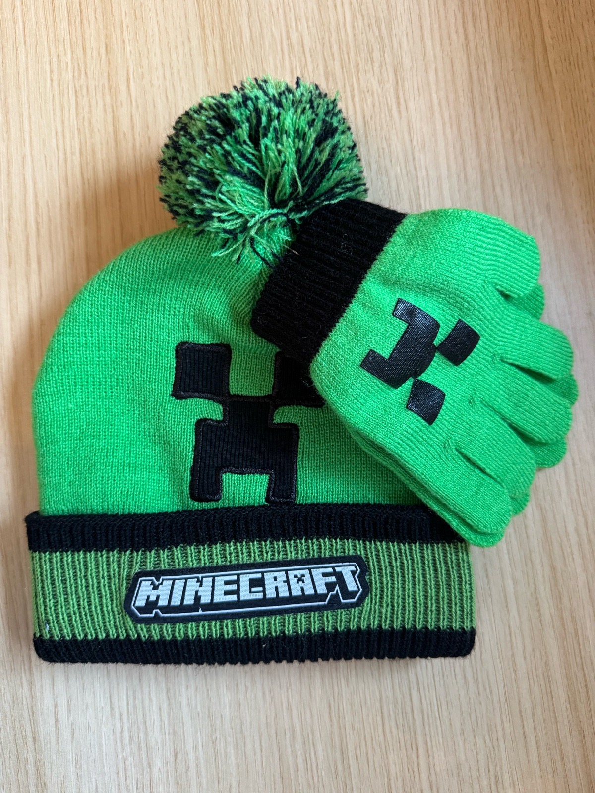 Minecraft Creeper Beanie Hat & Gloves Set Green