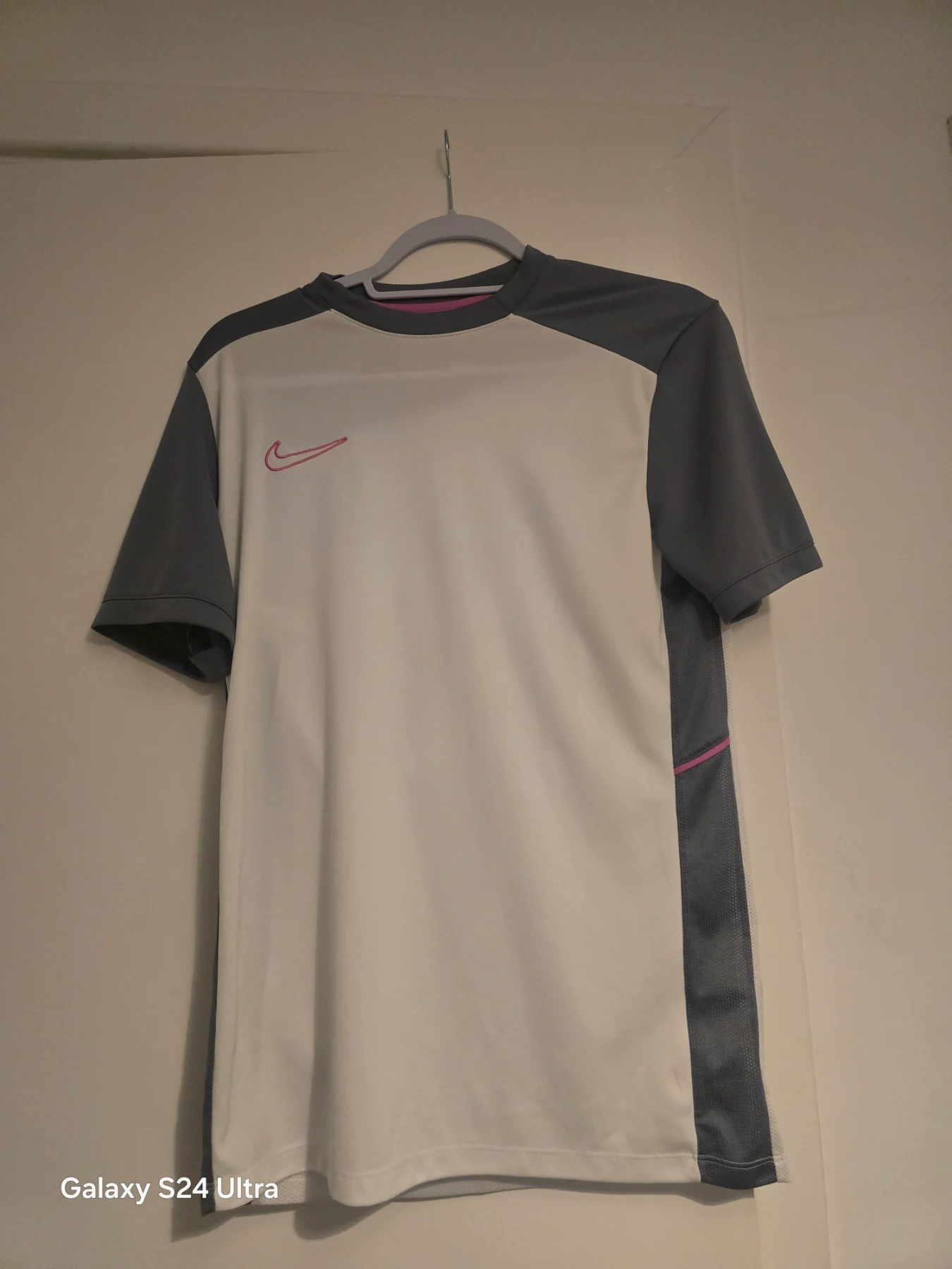 Nike top