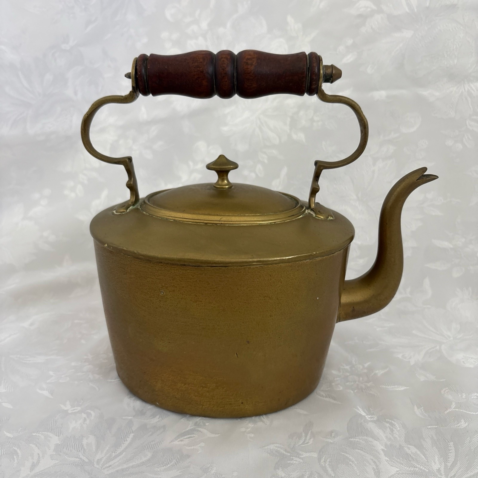 Brass kVintage brass Kettle Tea pot with decorative wooden handle & lid 23cm tall Stove Farmhouettle