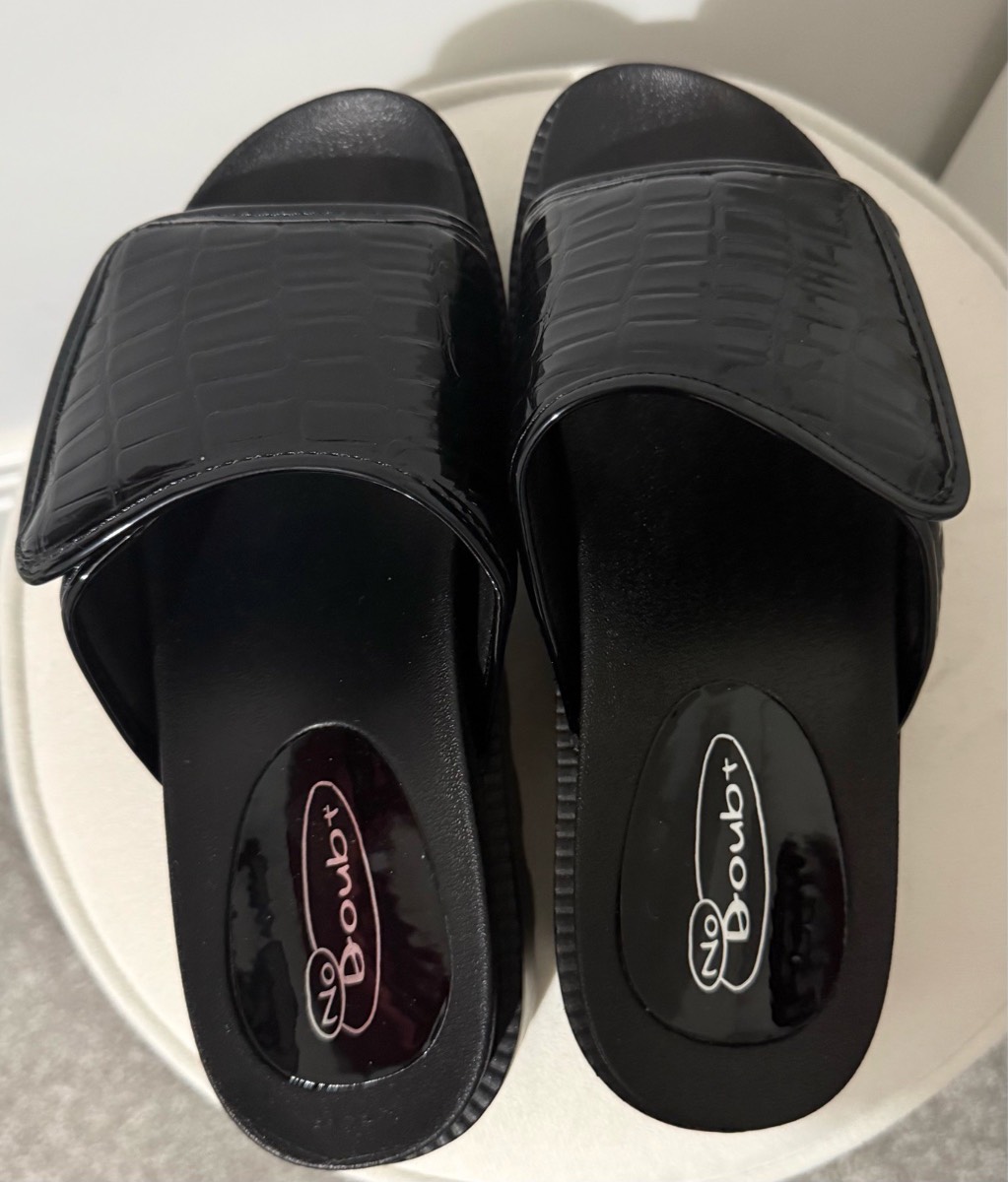 Brand New No Doubt Black Croc Effect Slip-On Sandals – Size 3