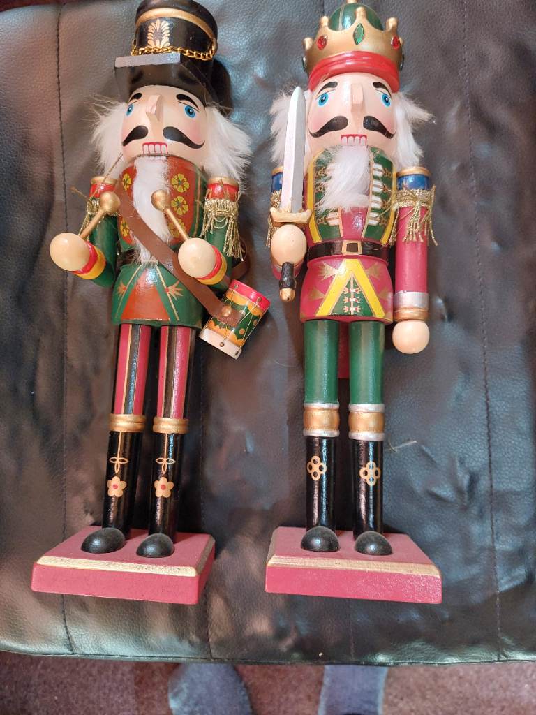 2 x nutcrackers