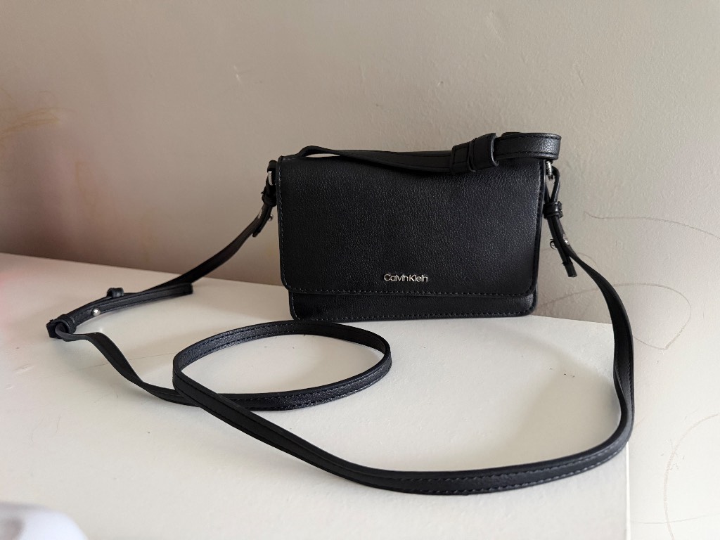 Calvin Klein Must Flag Mini Bag Wallet Black Body Cross Long Strap  Pocket