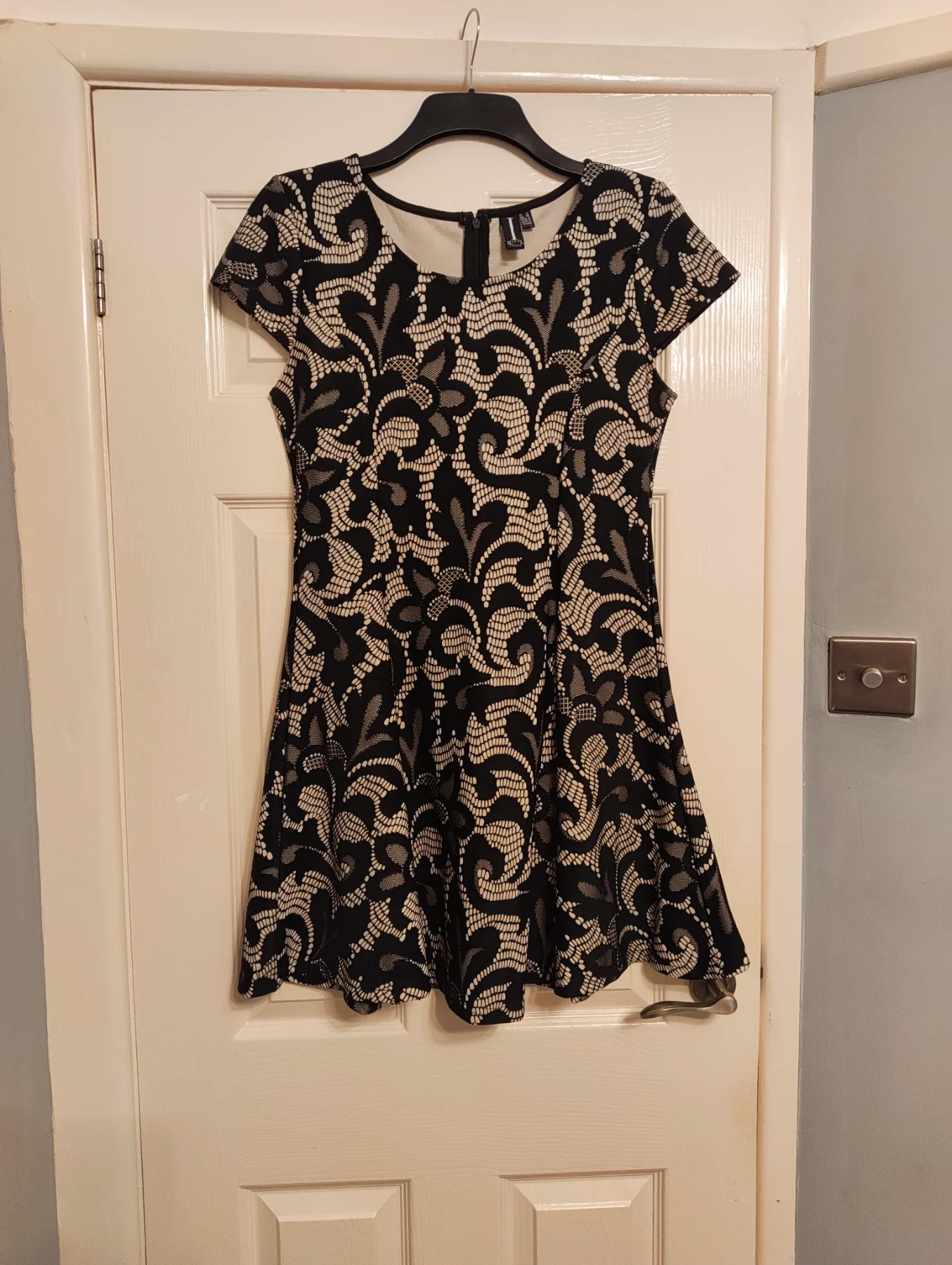 Izabel London Black Swirl Pattern Capped Sleeve Dress Size 12