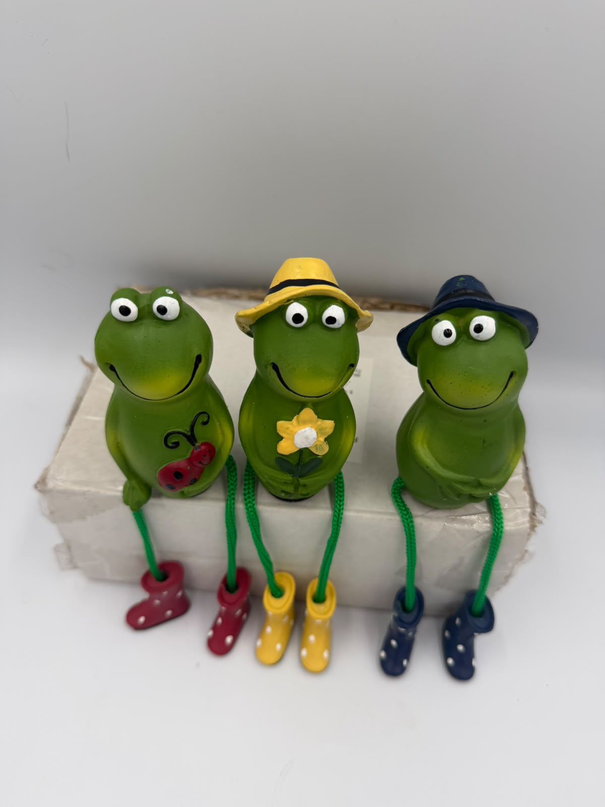 Easylife Set of 3 Frog Flowerpots Garden Ornaments Dangly Wellington Boots