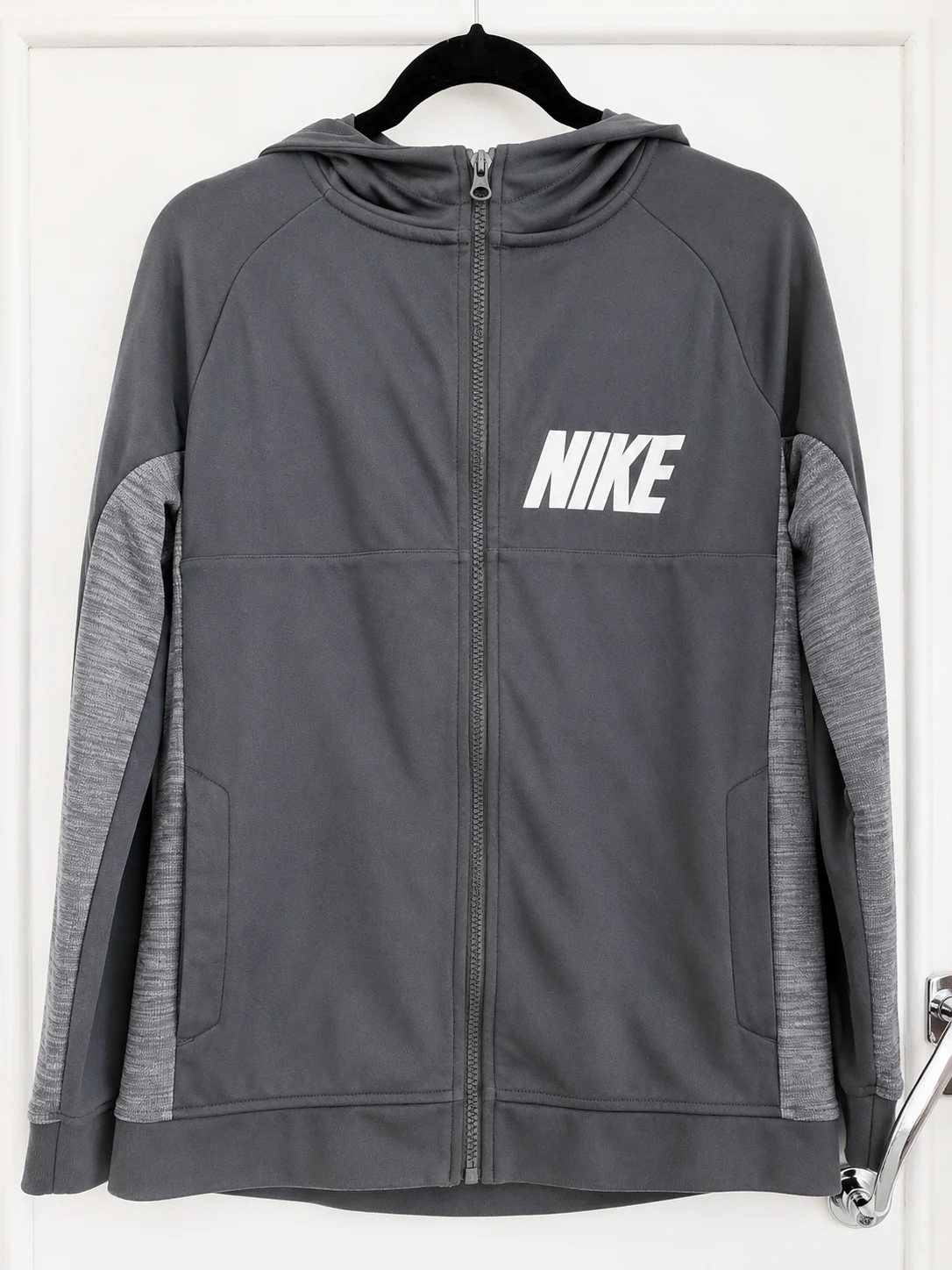 Nike Grey Full Zip Hooded Sports Jacket Kids XL Age 13-15 158-170cm VGC