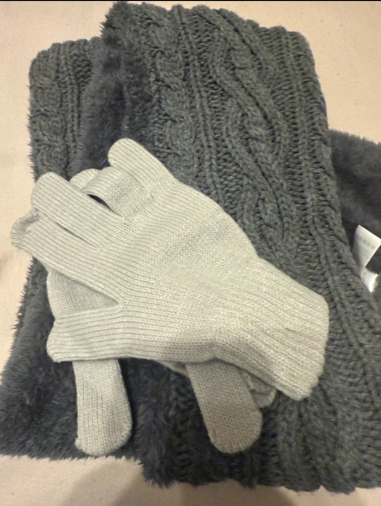 Scarf and gloves