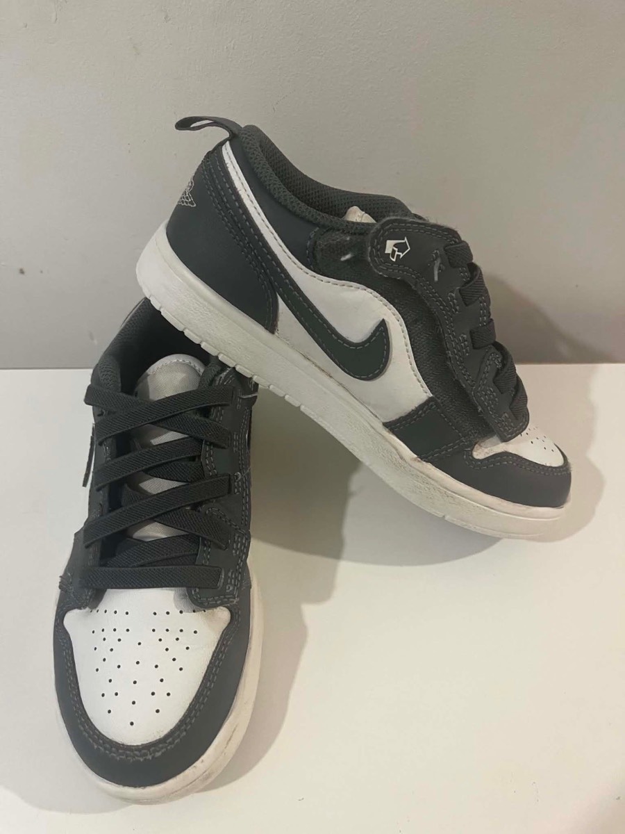 Junior Nike Jordan’s trainers size 1