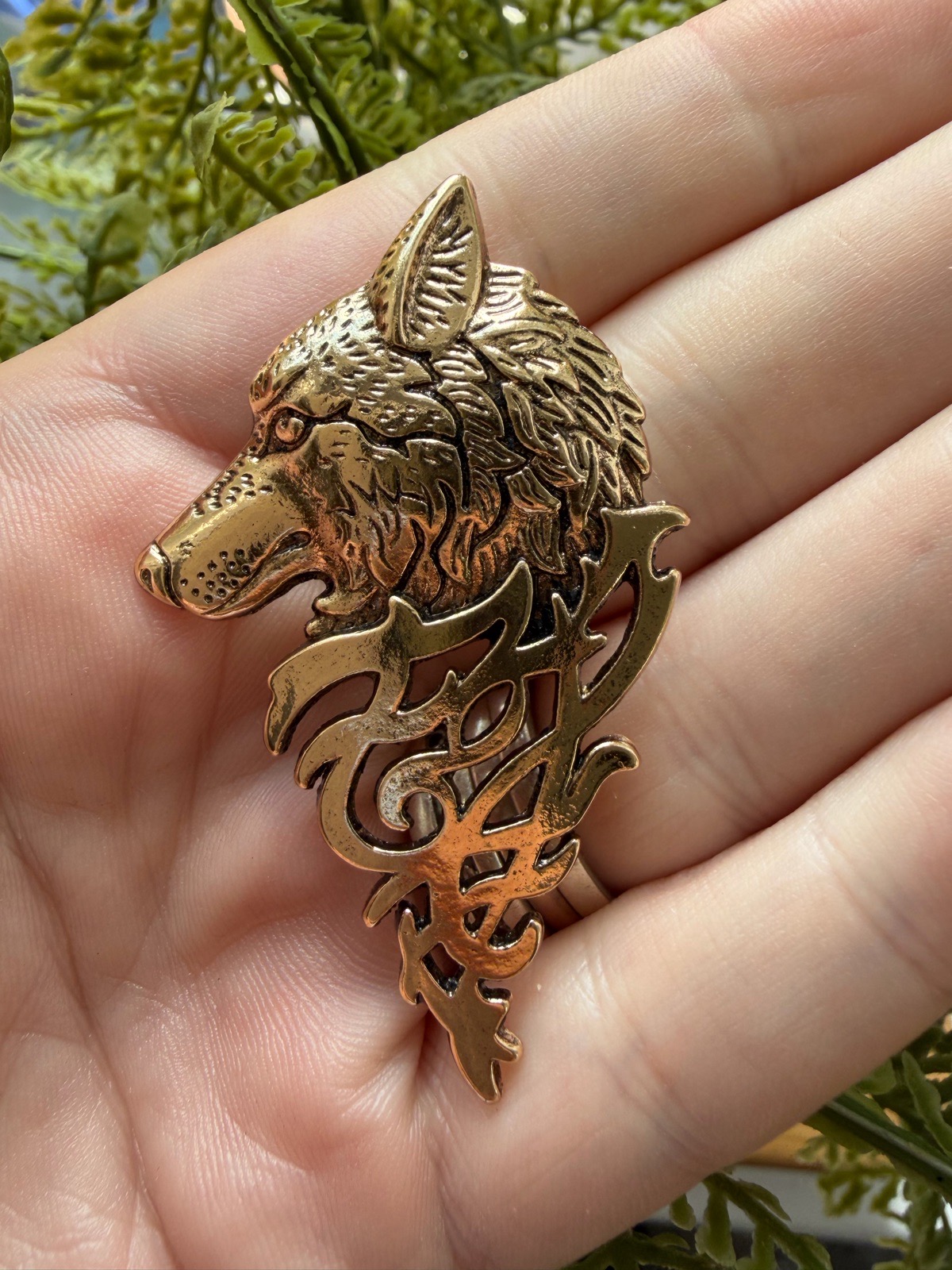 Wolf head brooch, jacket pin badge