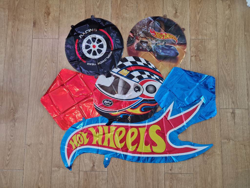 Hot wheels birthday party balloons.