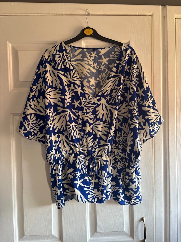Peacocks Summer Top size 18