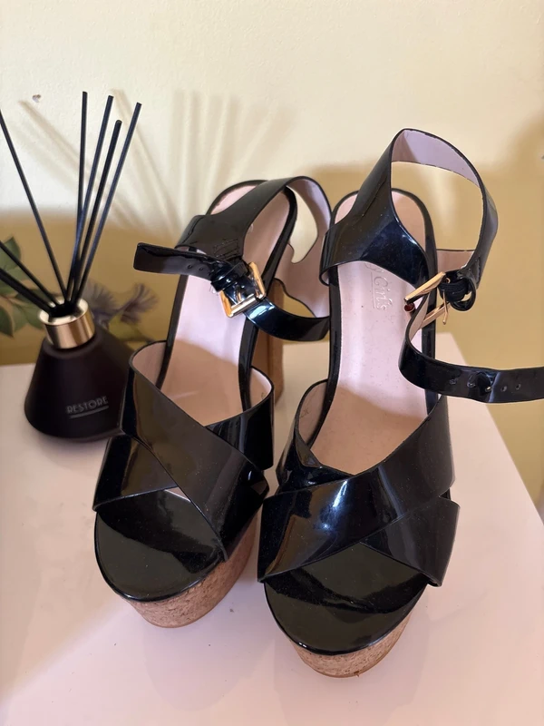 Chunky Platforms - patent leather and cork - size 5