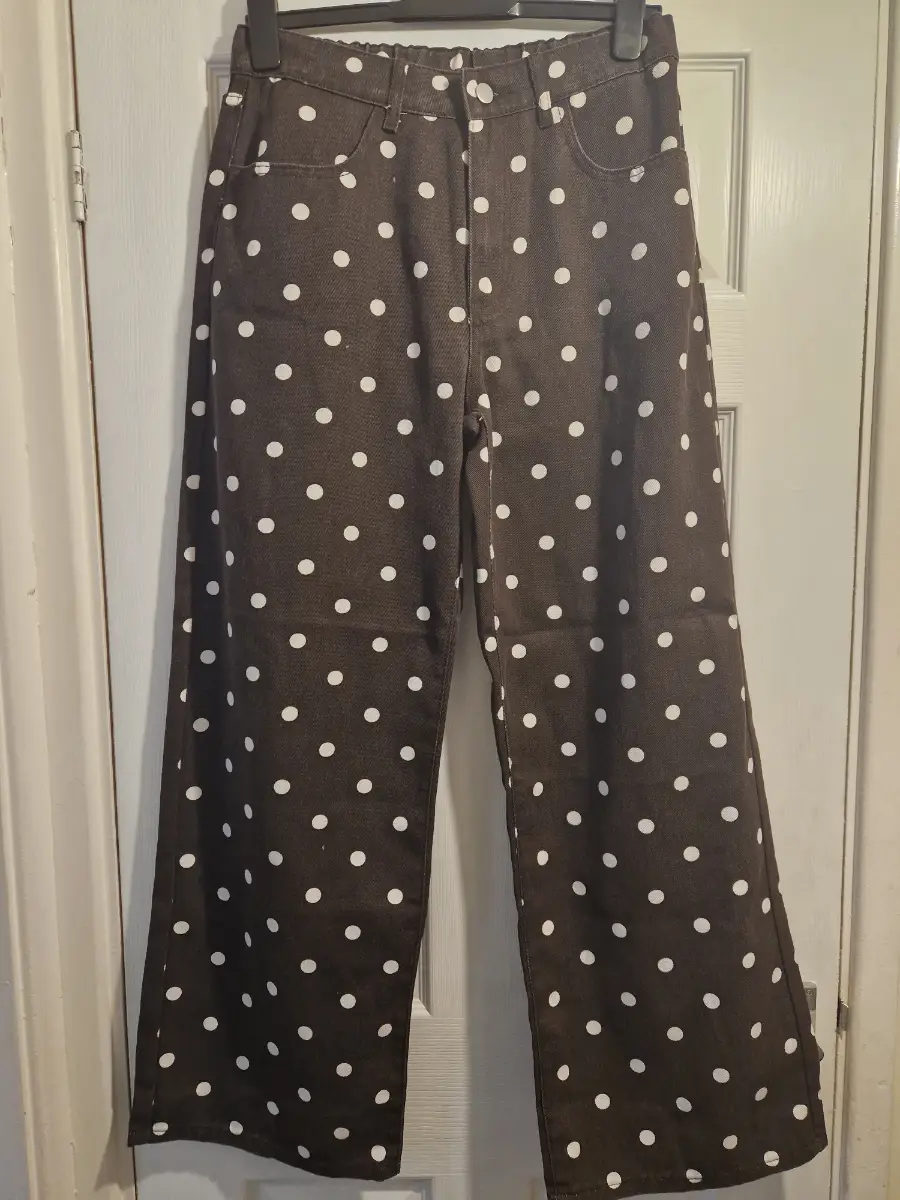 Wide-leg polka dot jeans