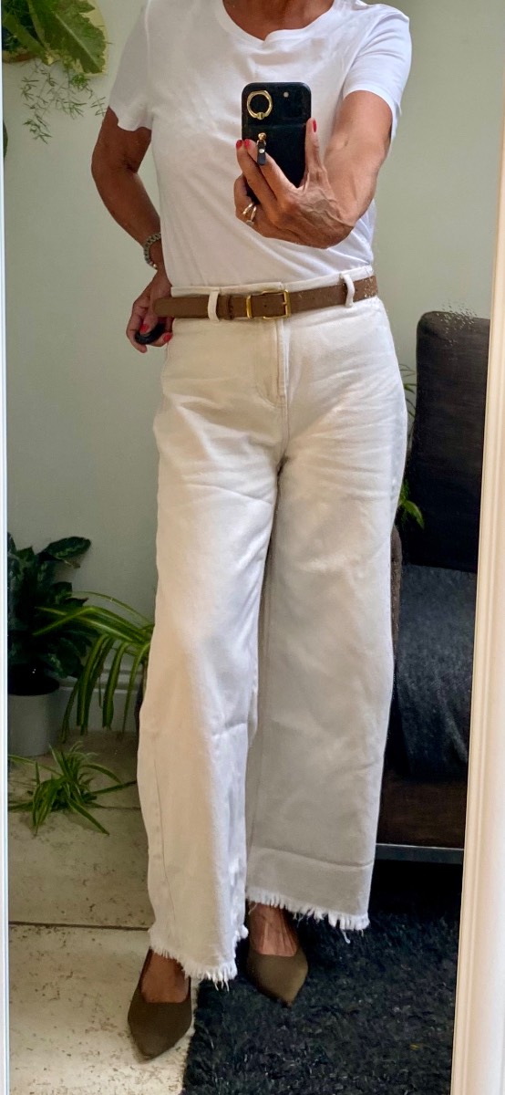 Bershka marine Jean, high waist, wide leg, raw hem, cream size 10