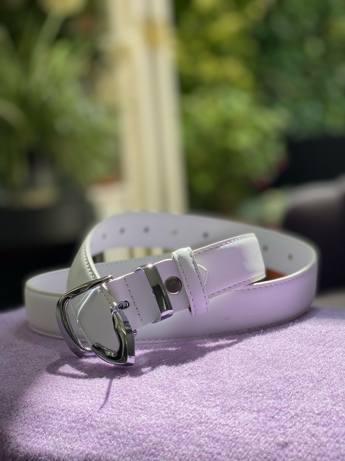 Woman’s white belt size 10