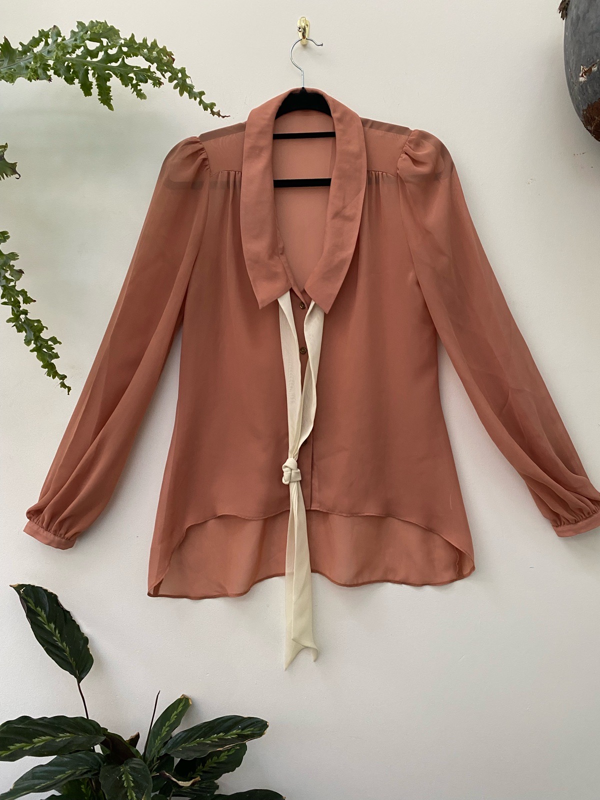 Dusky pink long sleeve blouse with bow detail size 8 VGC