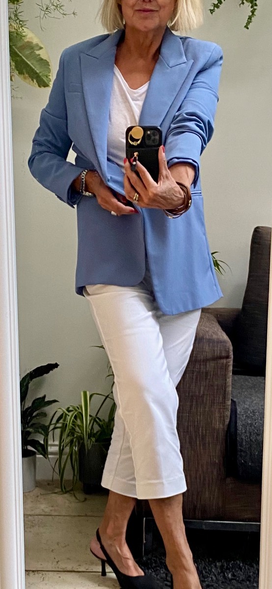 Stradivarius woman’s light blue blazer size 8 VGC