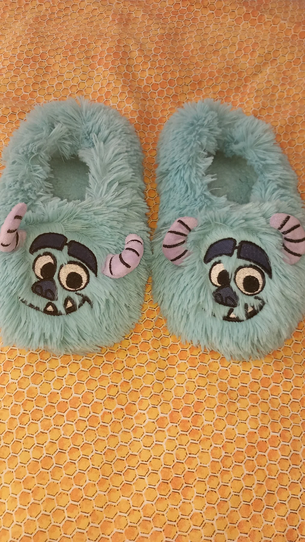 Kids slippers size 5 -6