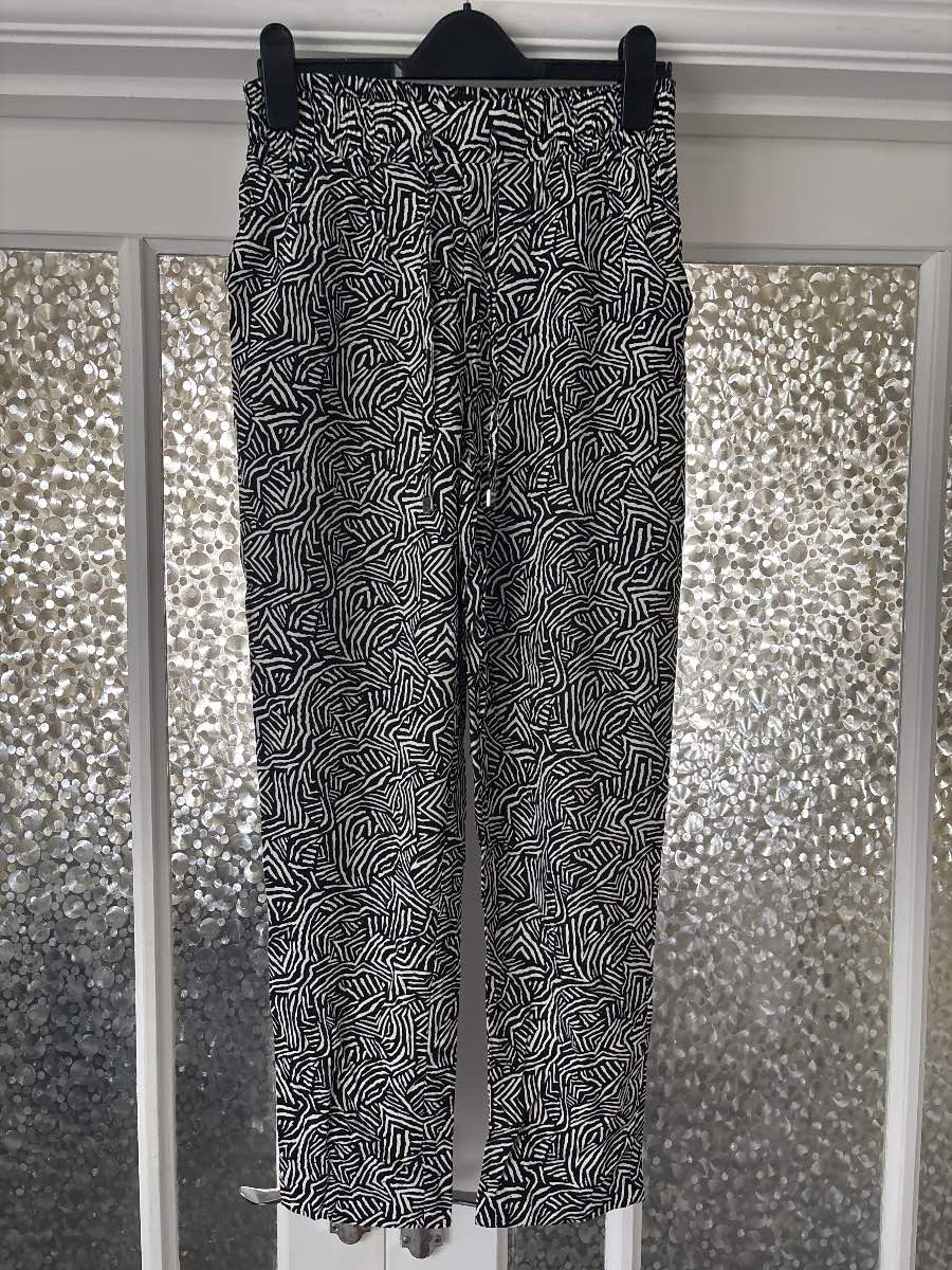 New Look Size 8 Zebra Print Lightweight Trousers