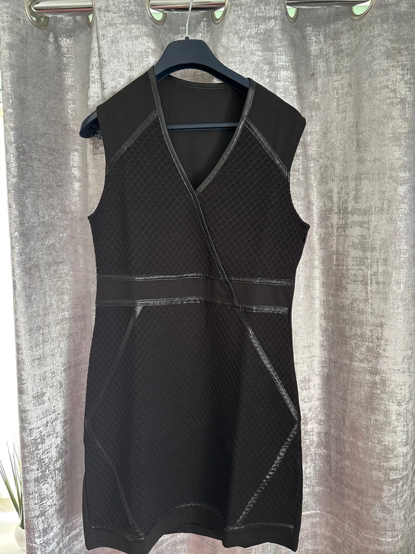 Black Everly knee length Bodycon Dress size 14/16 New