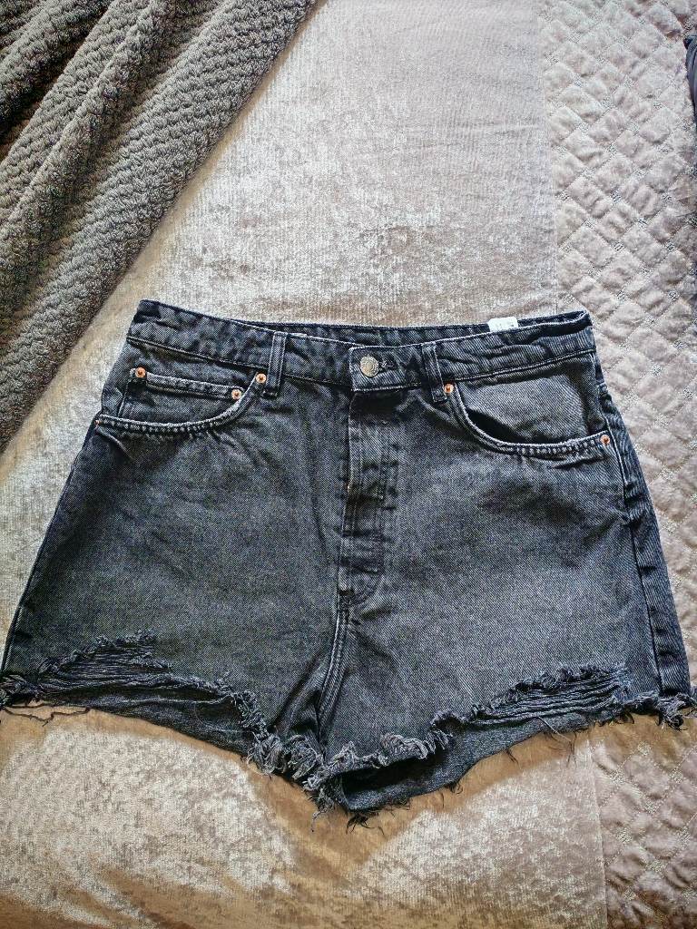 Black High waisted Zara short