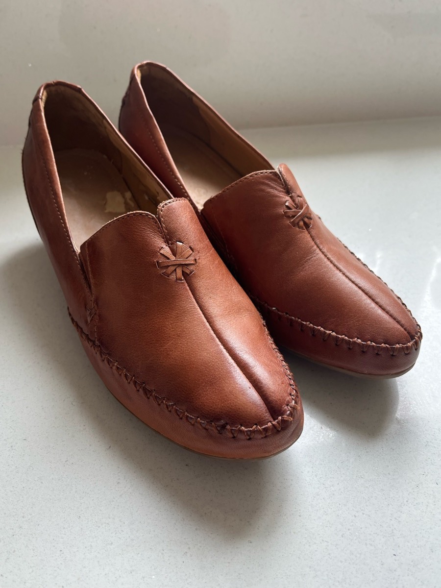 Footglove tan leather low heel slip on court shoe size 7