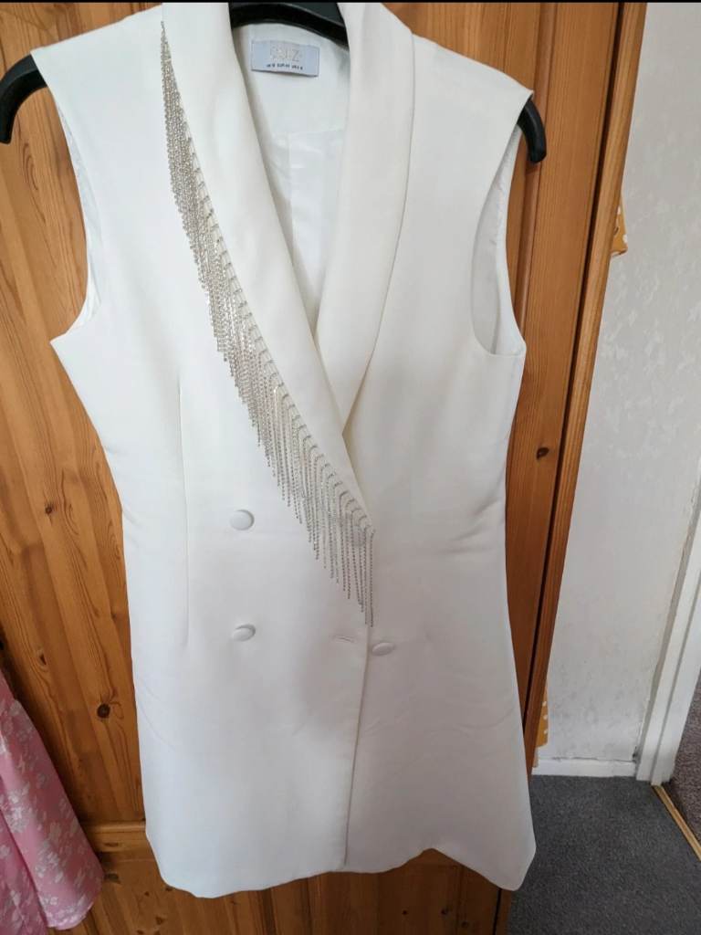 Quiz white dress