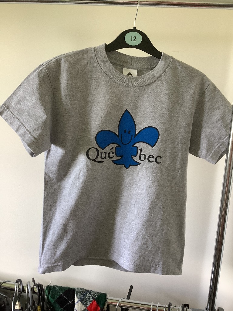 Quebec grey t-shirt age 7-8