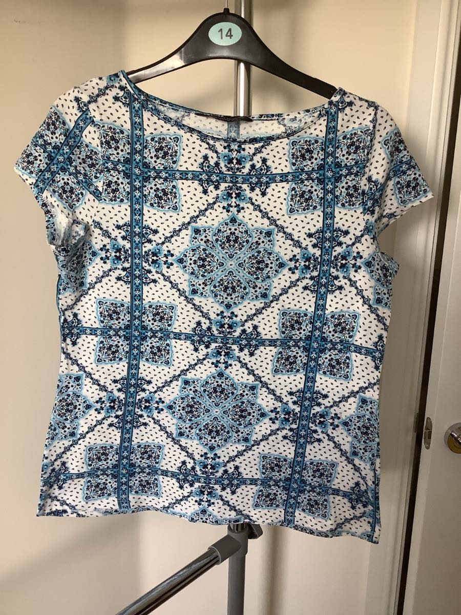 Dorothy Perkins ladies white and blue top size 12