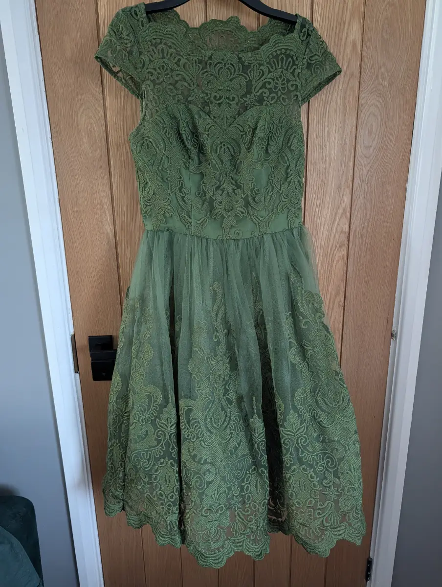 Chi chi London green lace dress size 8 worn once