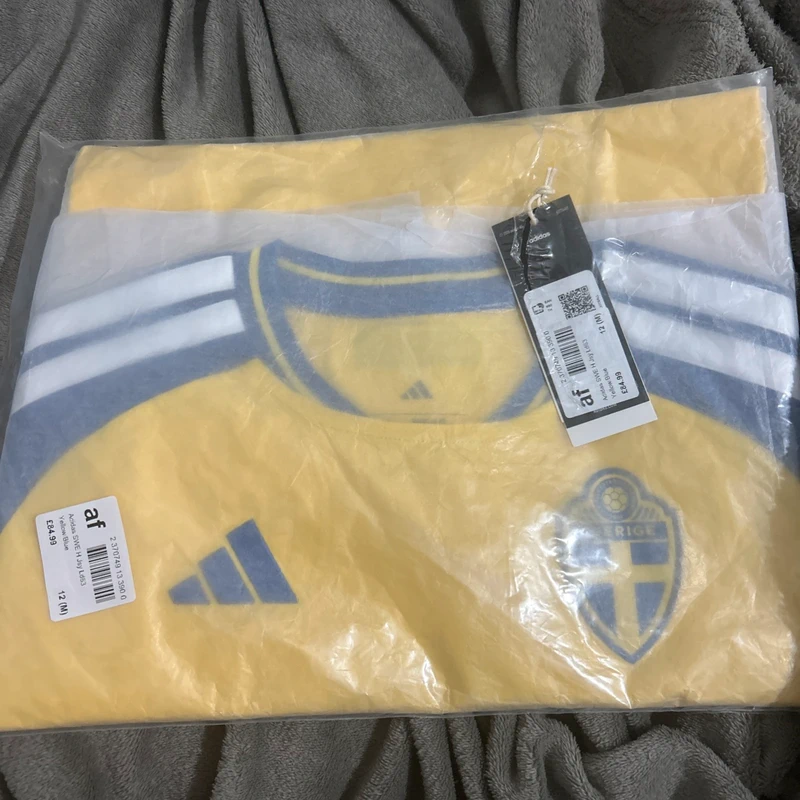New 2026 World Cup Sweden woman’s jersey size medium (12)