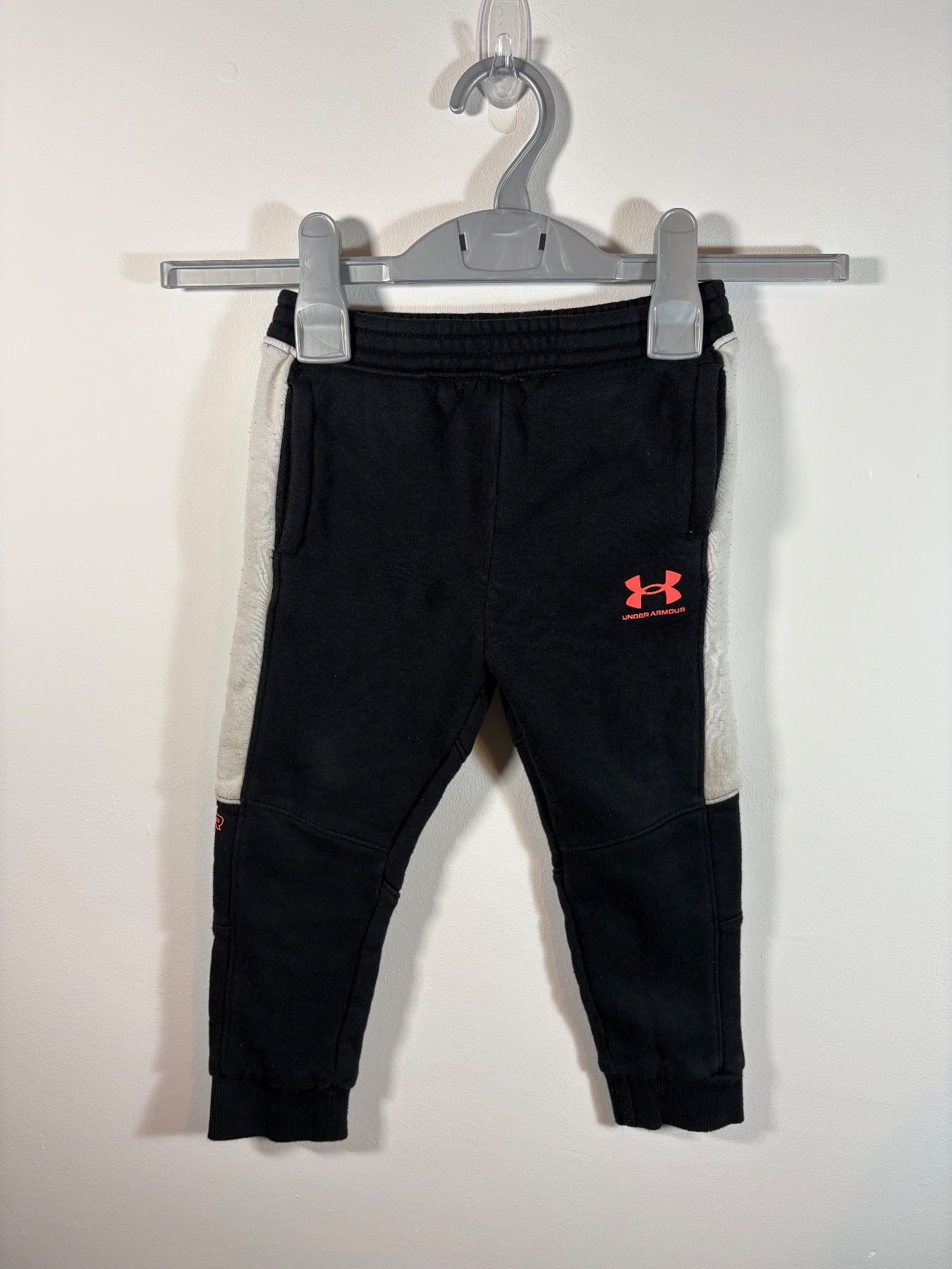 Under Armour Boys Joggers – Age 2–3 – Black/White – Bobbly White Panels
