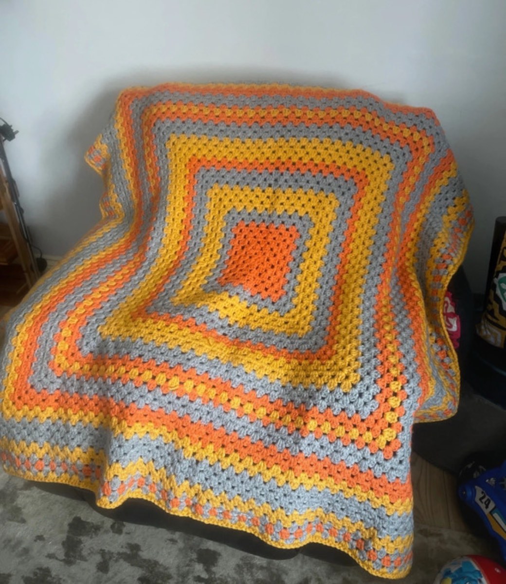 Yarn blanket and pillow crochet