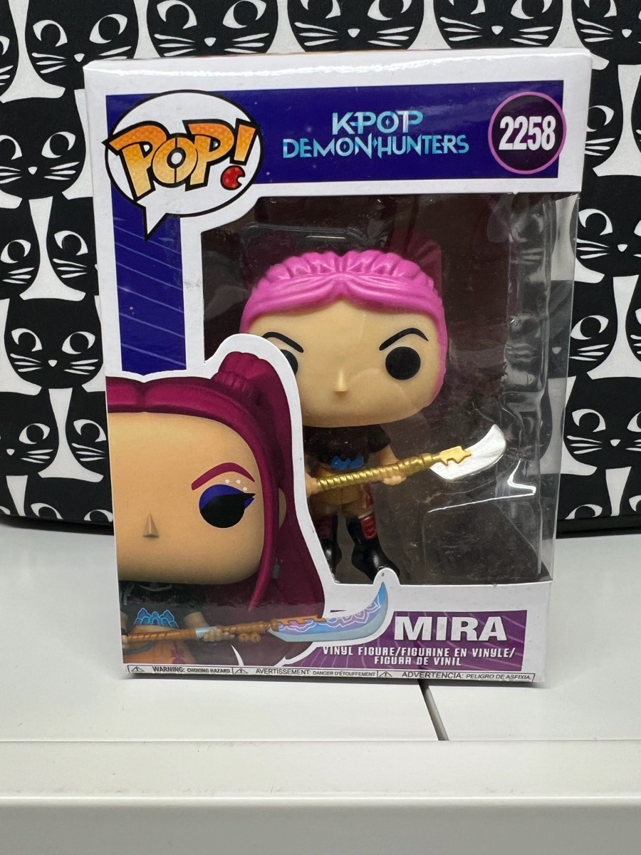 K pop mira figure