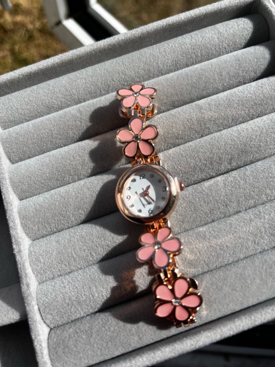 New beautiful flower quartz watch