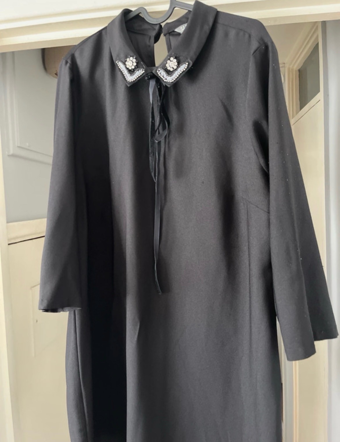 Black papaya dress