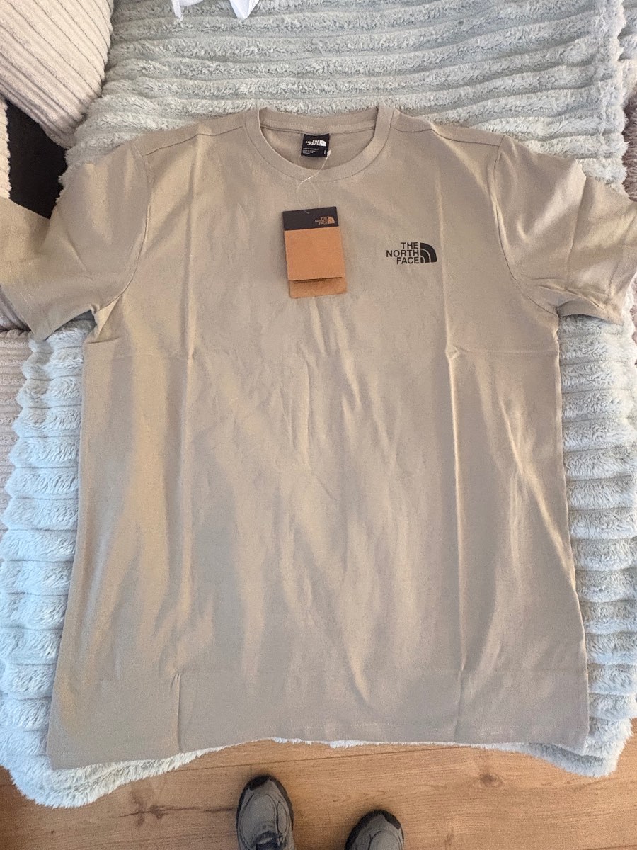 Men’s North face tshirt