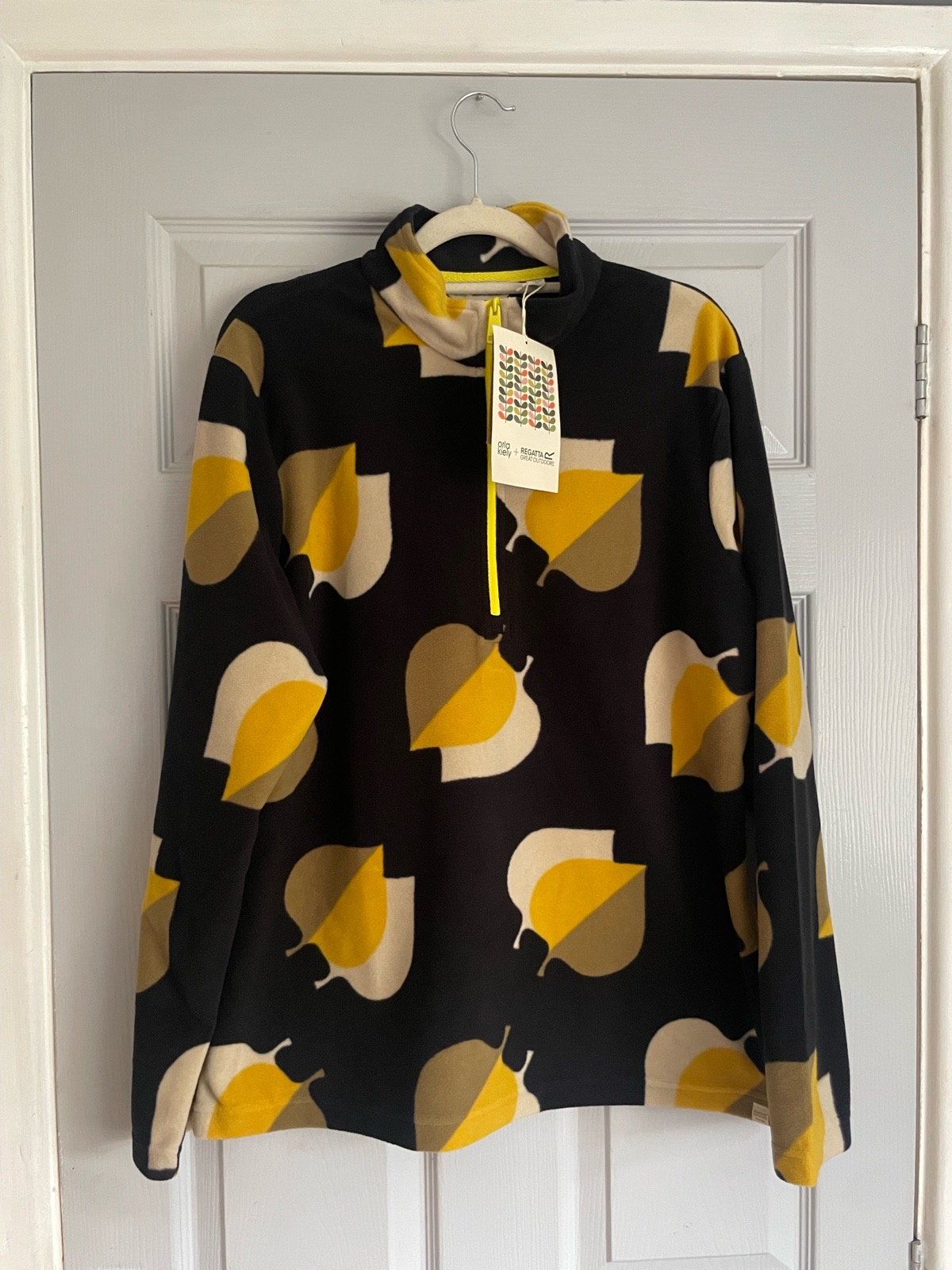 Woman's Regetta fleece zip up jumper in black and lemon size