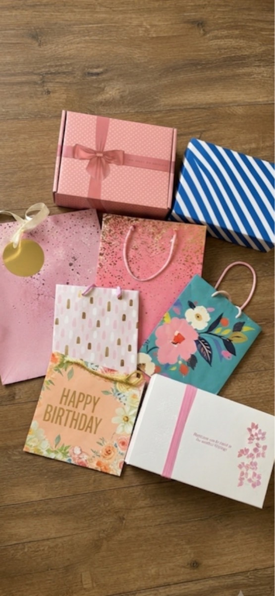 Bundle of 5 gift bags and 3 Meduim gift boxes suitable for girls/women