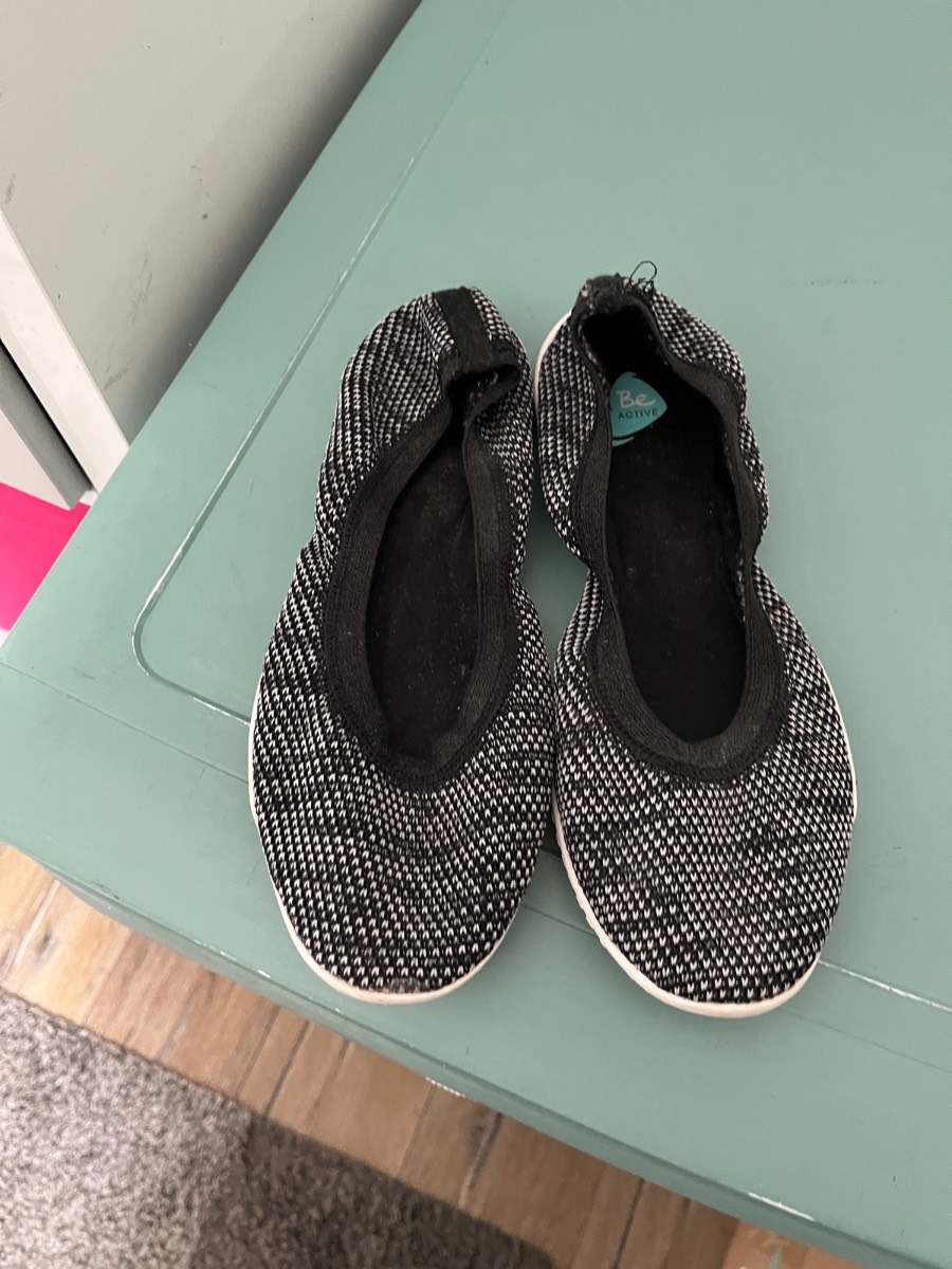 Ladies black/white slip on yoga/pilates shoes elasticated trim round shoe size 5