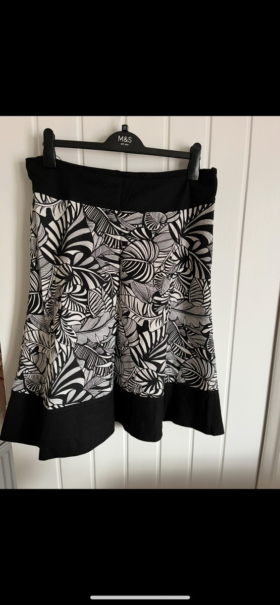 Ladies lined black/white floral skirt size 14 M&Co
