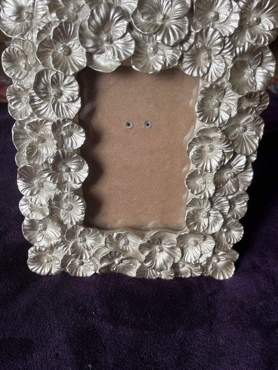 Antique rose gold pressed resin flower petal picture frame can be hung or standing