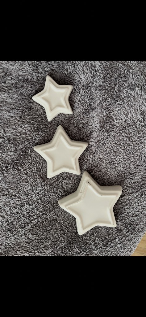 Set of 3 star shaped white ceramic nesting trinket/tealight holders