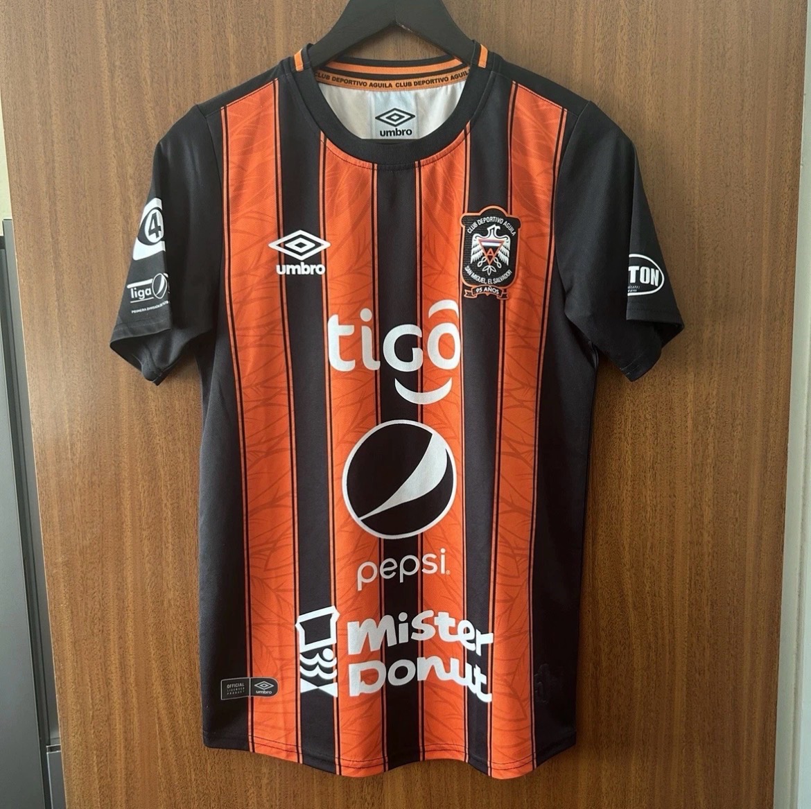 Club Deportivo Águila 95 Años Umbro Home Football Shirt – Adult Small – El Salvador